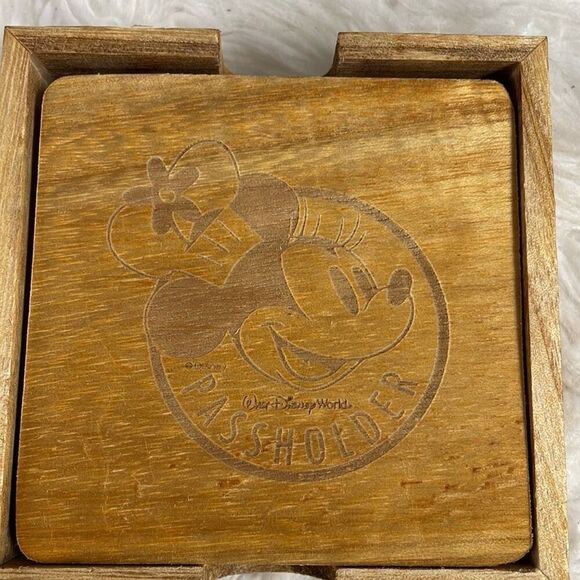 Disney Annual Passholder Wooden Coaster Set Minnie Mouse Set of 4 Epcot - Picture 7 of 8
